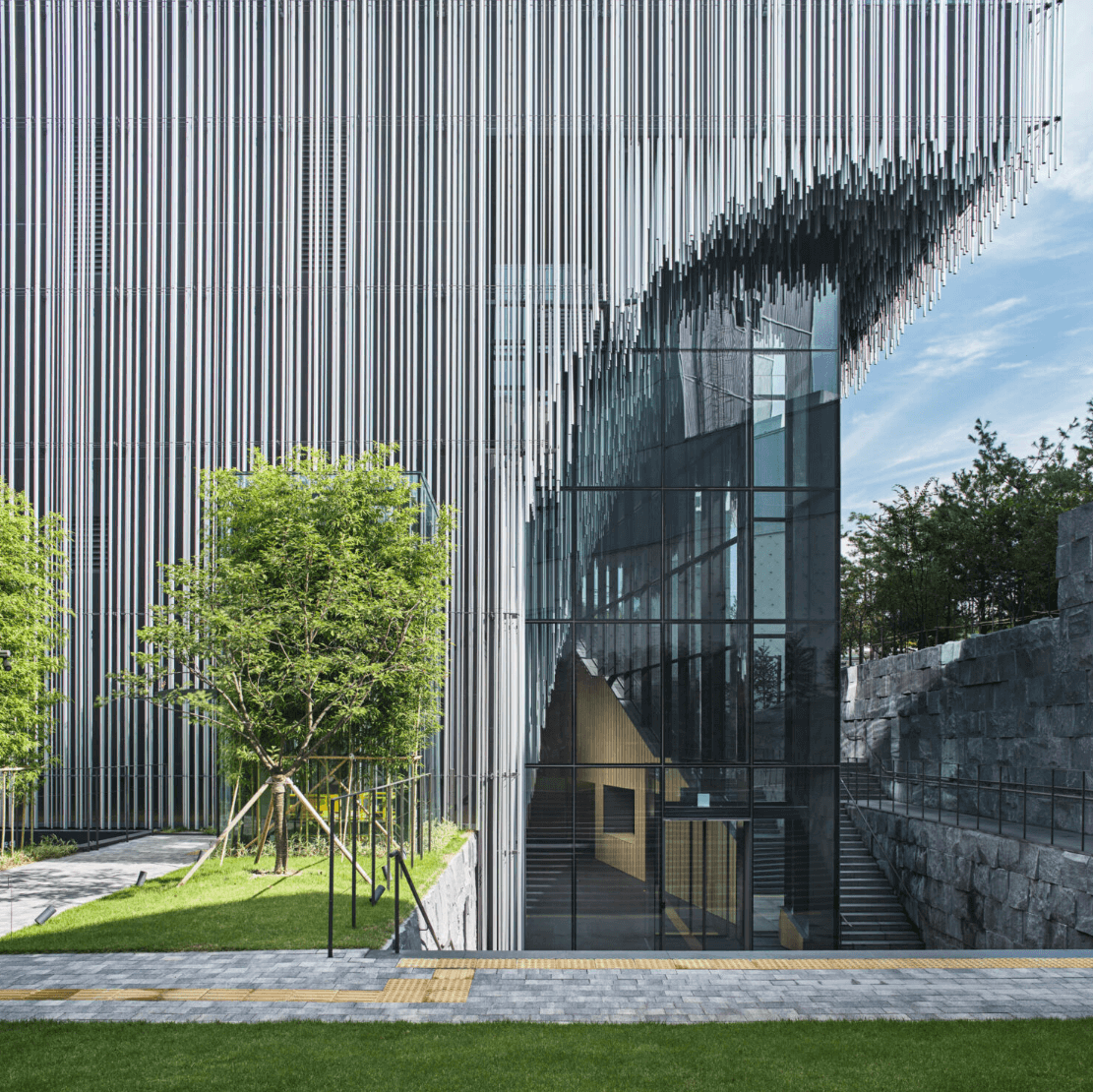 쿠마켄고가 설계한 오디움 전경 사진