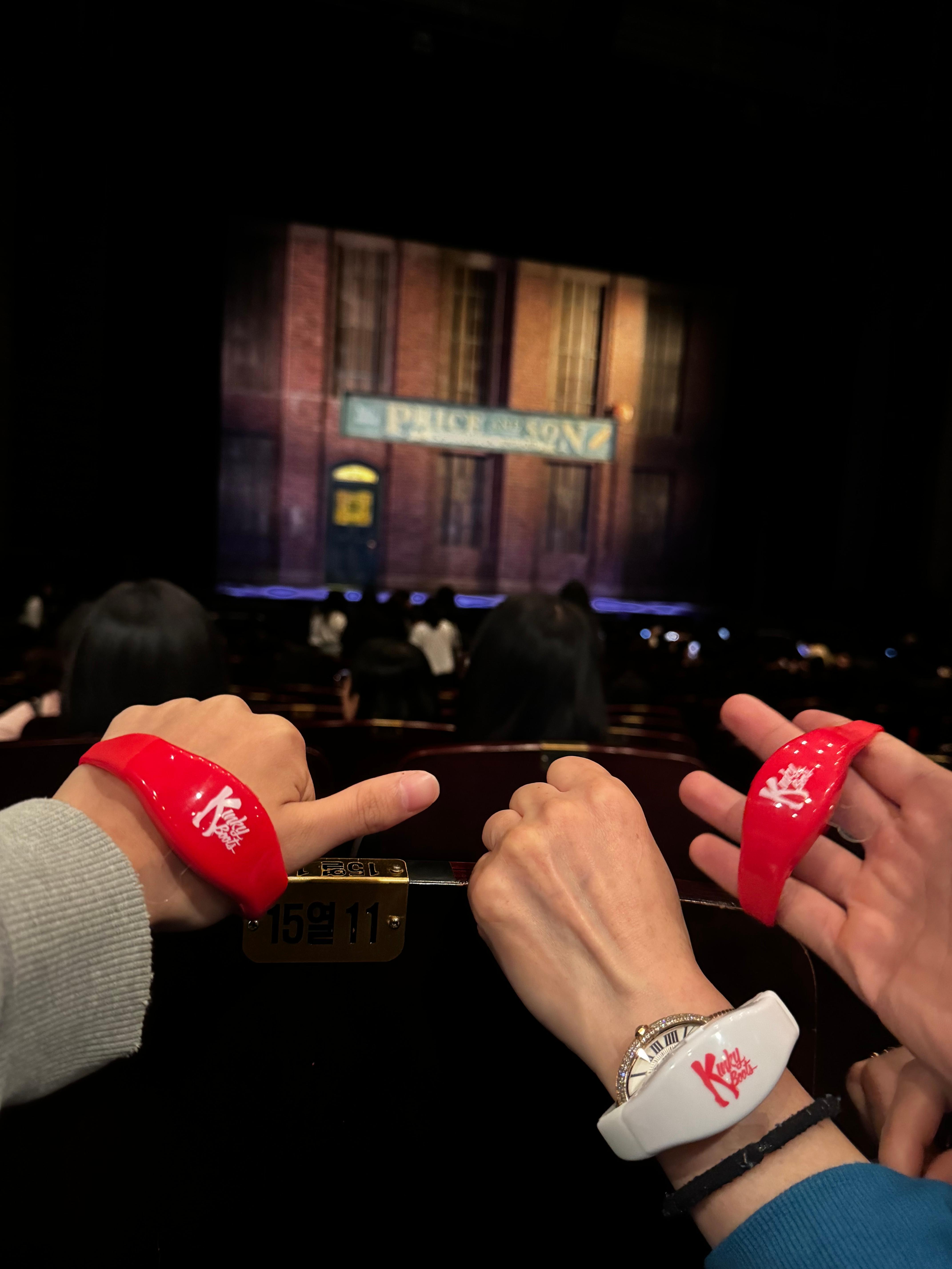 화려한 무대 조명