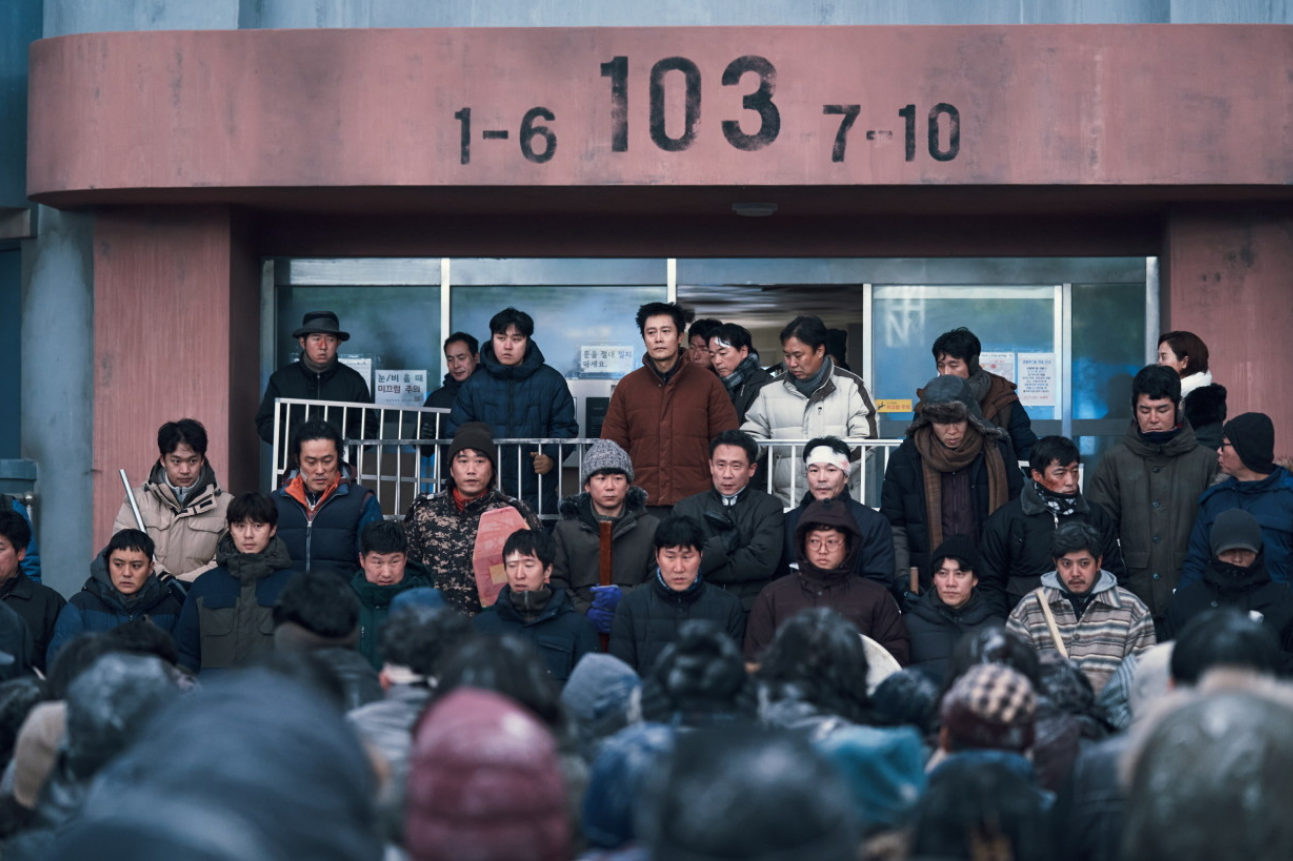 콘크리트 유토피아 영화 속 사진