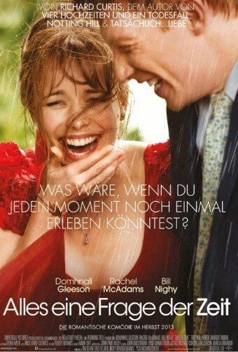 영화 어바웃타임(About Time) 포스터 – 주인공이 빗속에서 웃고 있는 장면