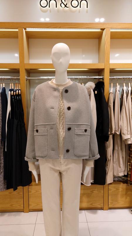 온앤온 라운드넥 빅버튼포켓 핸드메이드 코트 JW1WH542