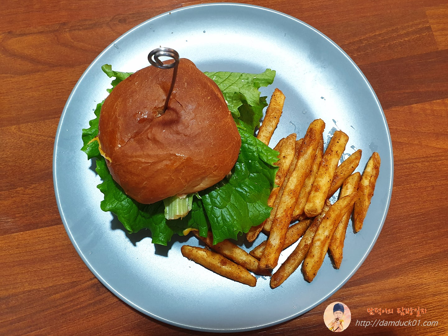 감자튀김 포함 더블 치즈버거