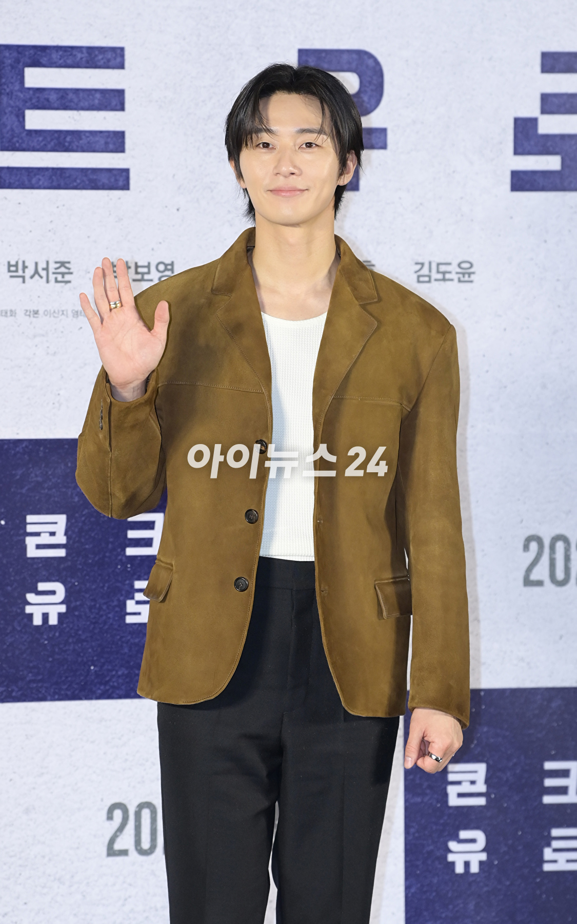 배우 박서준이 21일 오전 서울 광진구 자양동 롯데시네마 건대입구에서 열린 영화 '콘크리트 유토피아'(감독 엄태화) 제작보고회에 참석하고 있다. [사진=정소희 기자]