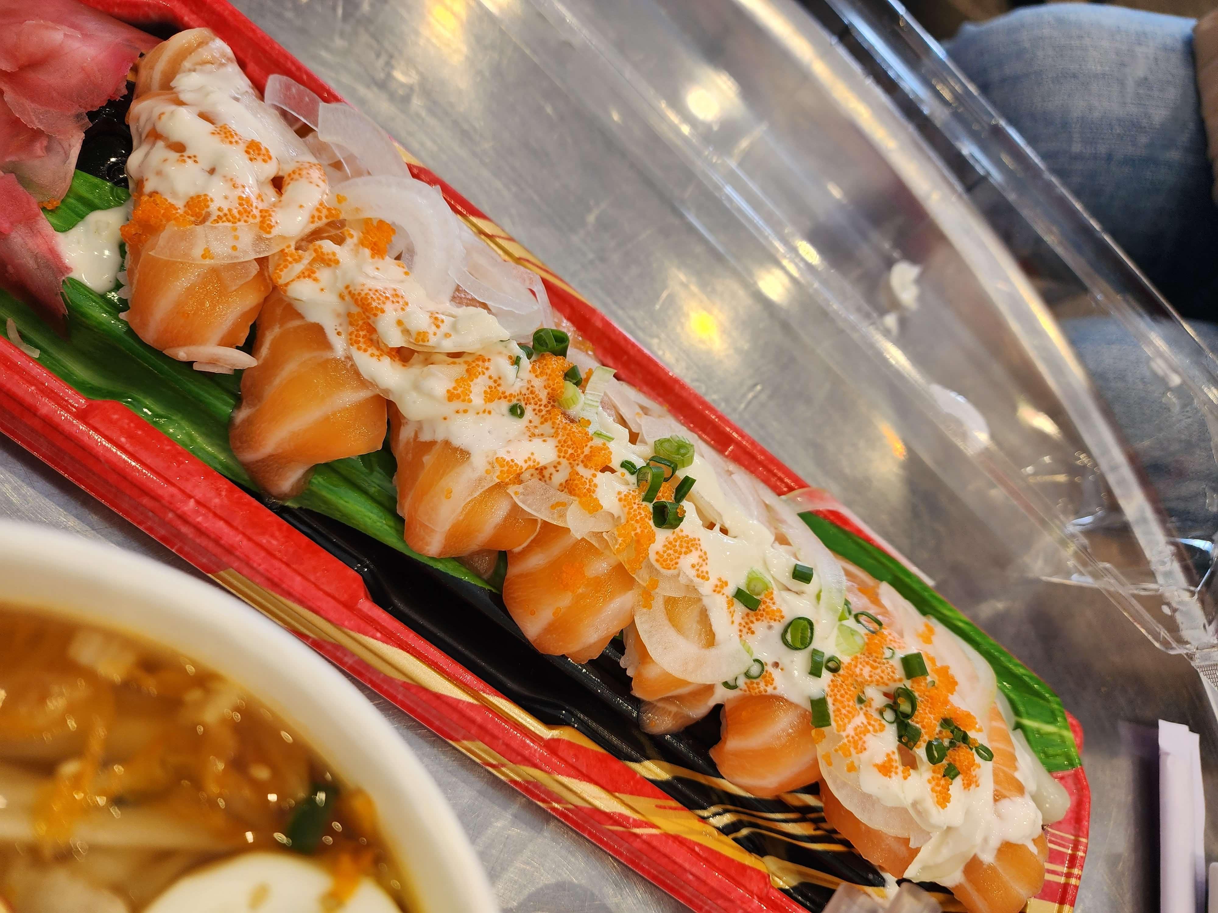 예산시장 연어초밥