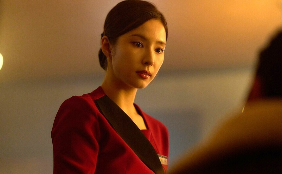 &copy;외유내강 영화 휴민트 신세경 레스토랑 근무 장면