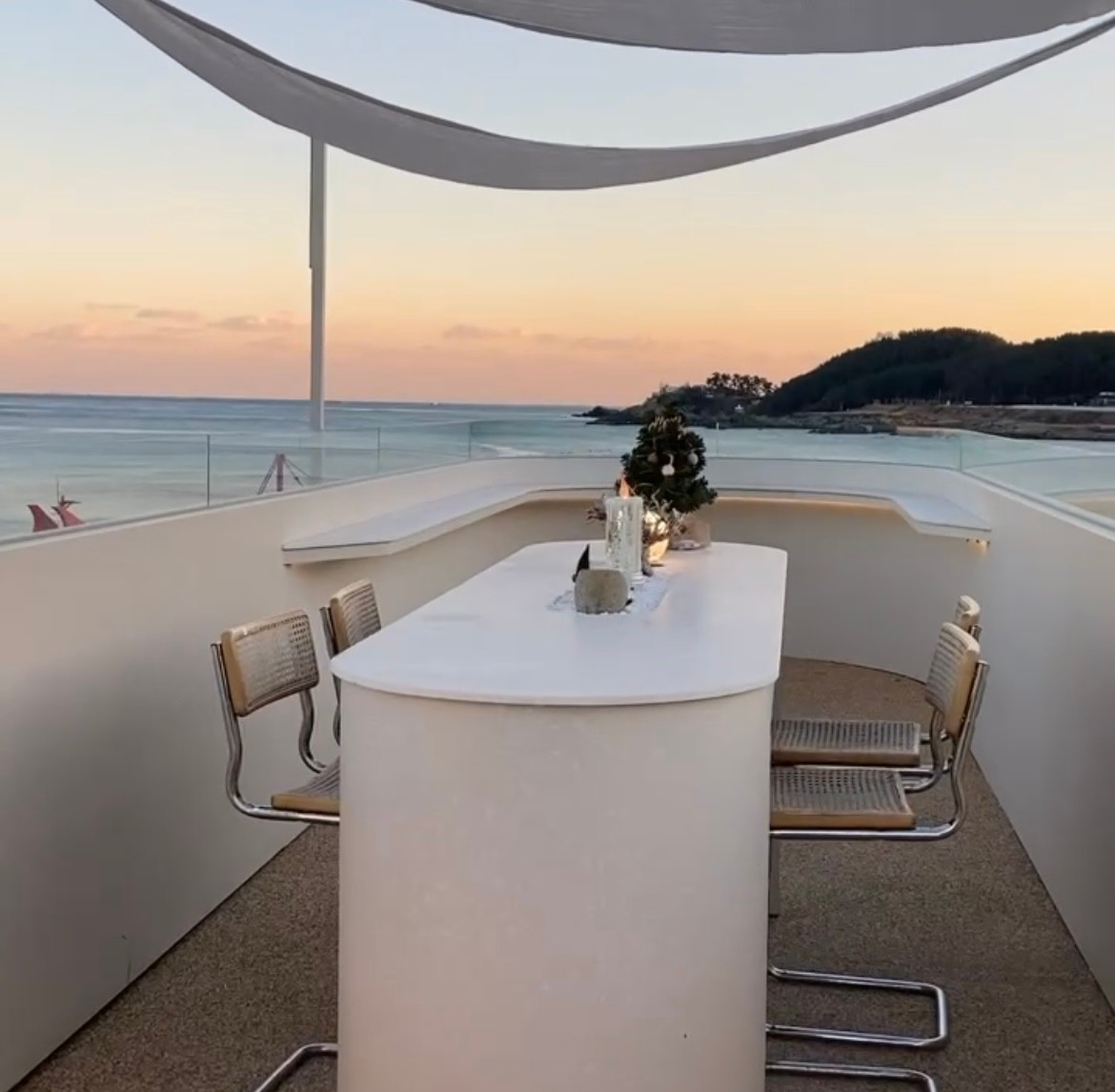 부산 기장 오션뷰 카페 베이스 베이커리 카페