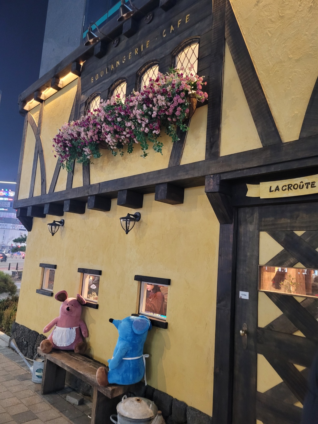 ๋ผ๋๋ฃจํธ ์์ธ ์ธ๊ด