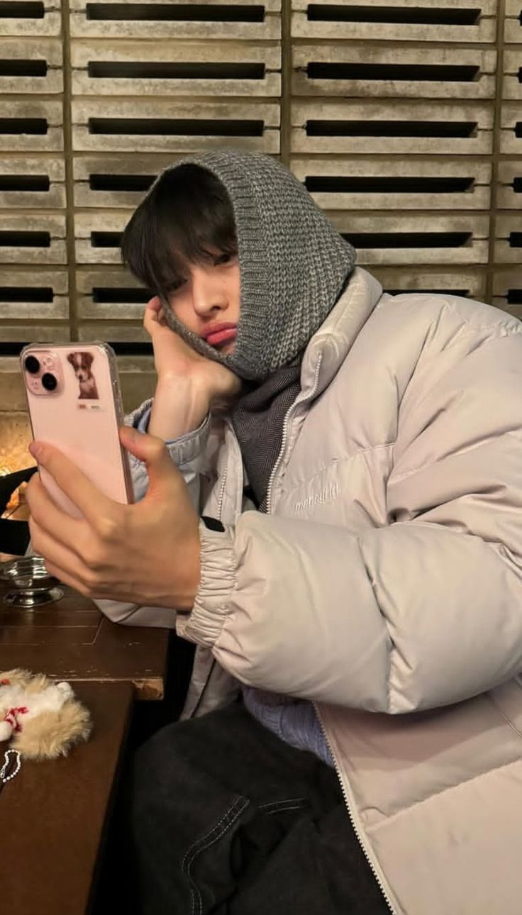 워너원 윤지성 나이 리더 직업 근황 프로필 몸무게 키 반려견 학력 MBTI