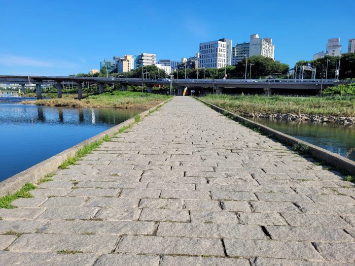 살곶이다리 위에서 막내에게 망신 당했습니다.