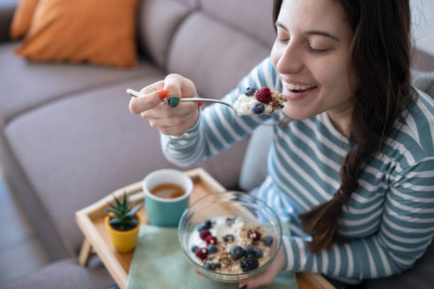 속이 미식거릴때 좋은 음식 및 안 좋은 음식과 먹을 수 있는 약을 참고해보세요! 원인은 여러가지 있지만 참고만하고 계속 미식거린다면 꼭 병원을 찾아야 합니다.