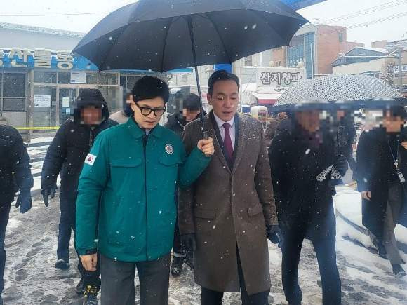김민수 대변인 창업 교수 경력