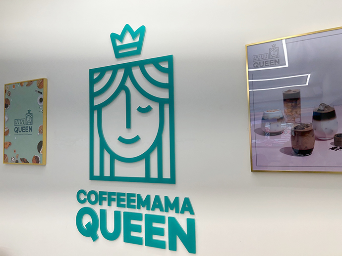 커피마마퀸-매장-벽-인테리어