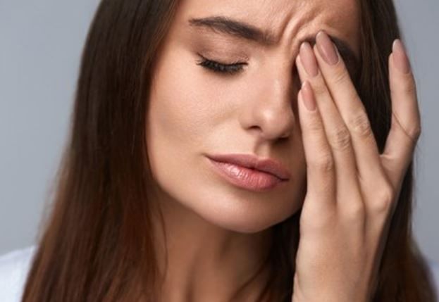 눈꺼풀이 붓는 이유