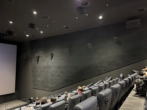 슈퍼플렉스 상영관 좌 우 스피커 배치 사진 우