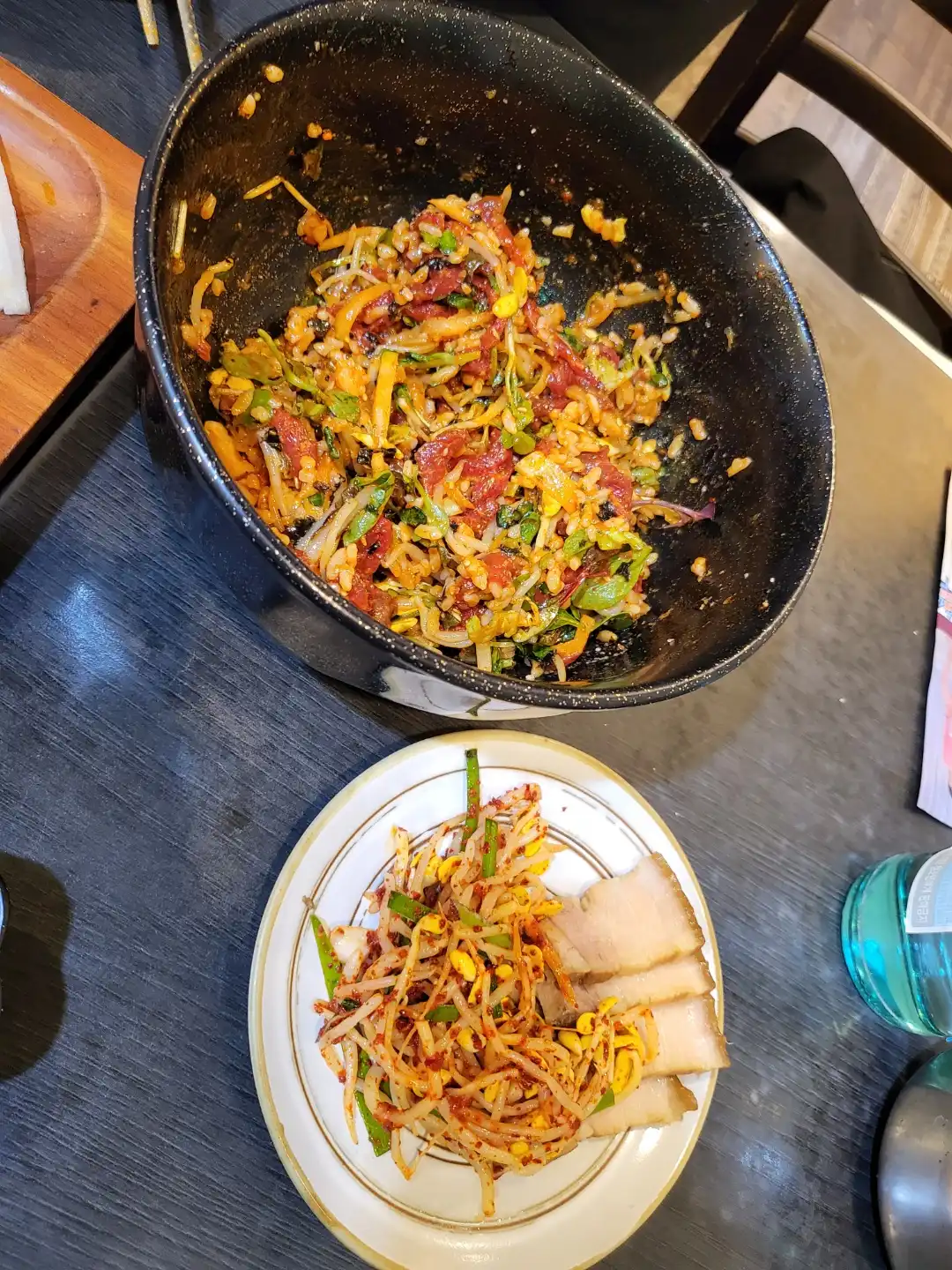 비벼진_육회비빔밥_보쌈고기