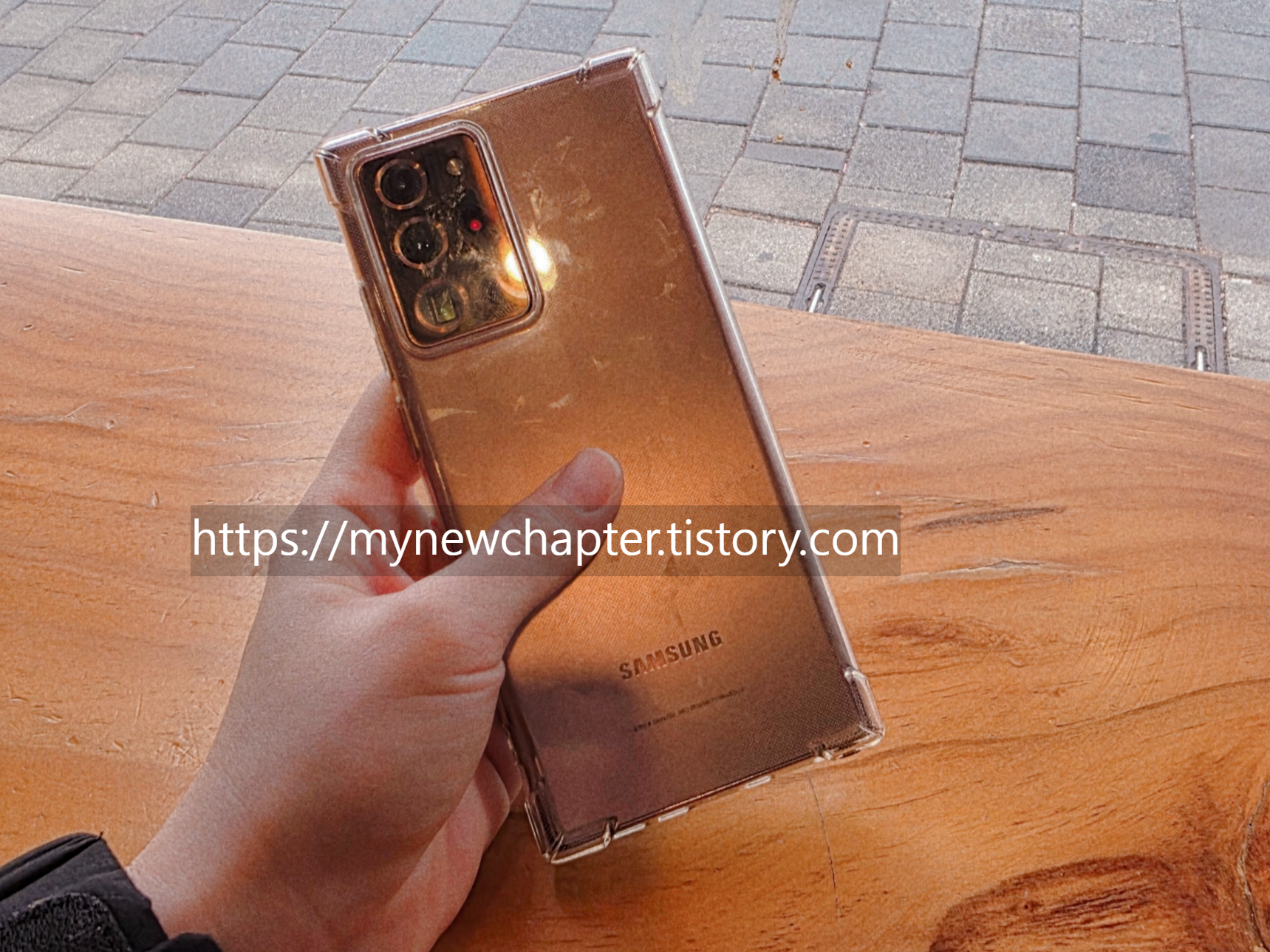 무의식적으로 스마트폰을 켜는 행동을 관찰한 기록