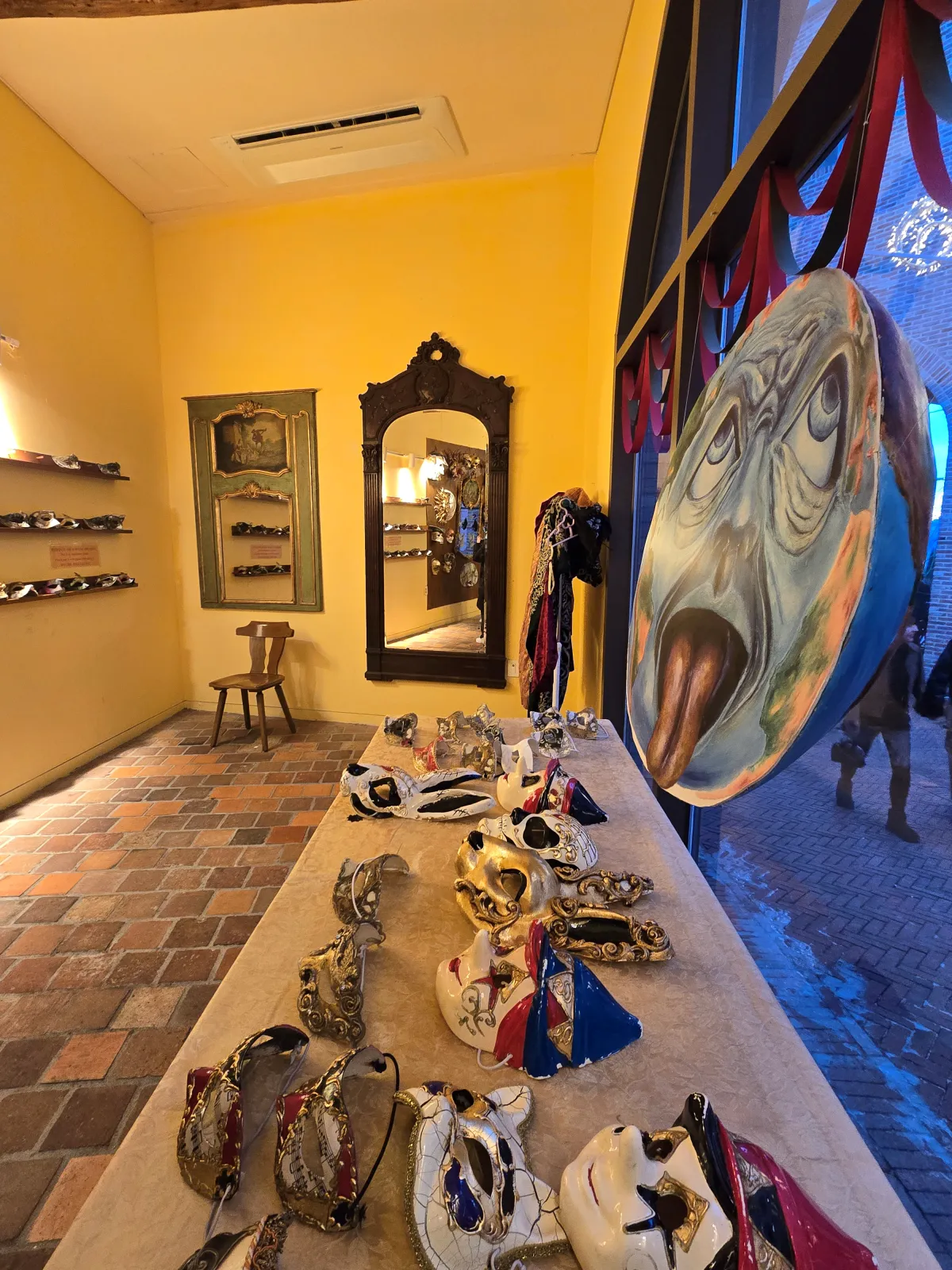 쁘띠프랑스-이탈리아마을-망토와 거울