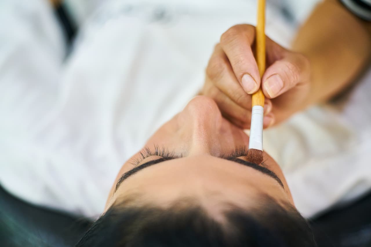 일본의 가부키 메이크업과 의상 제작: 전통 극장의 예술적 표현과 보존