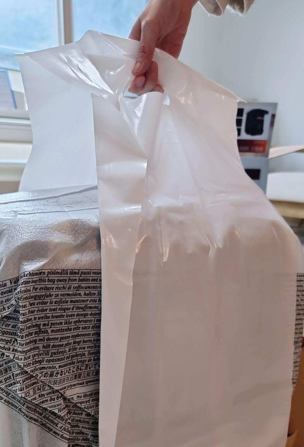 필립스 1200 박스 개봉후 손장이로 당기는 모습