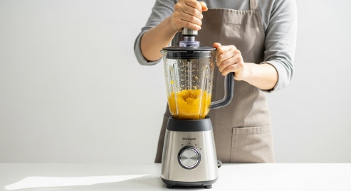 황매실 믹서기에 갈기&amp;#44; 밝은 주방