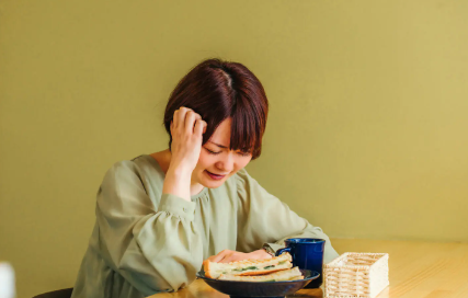 과식증이 괴로운 여성