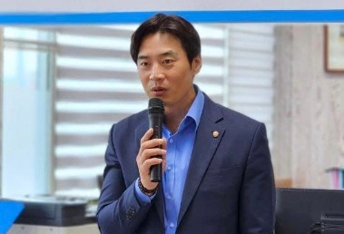 한준호 국회의원 프로필 나이 고향 학력 재산 지역구 페이스북