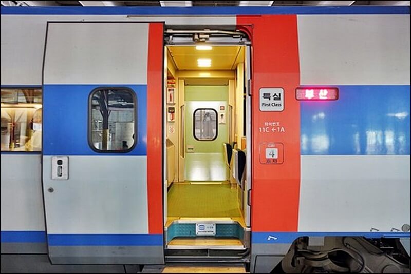 ktx 열차 특실 입구