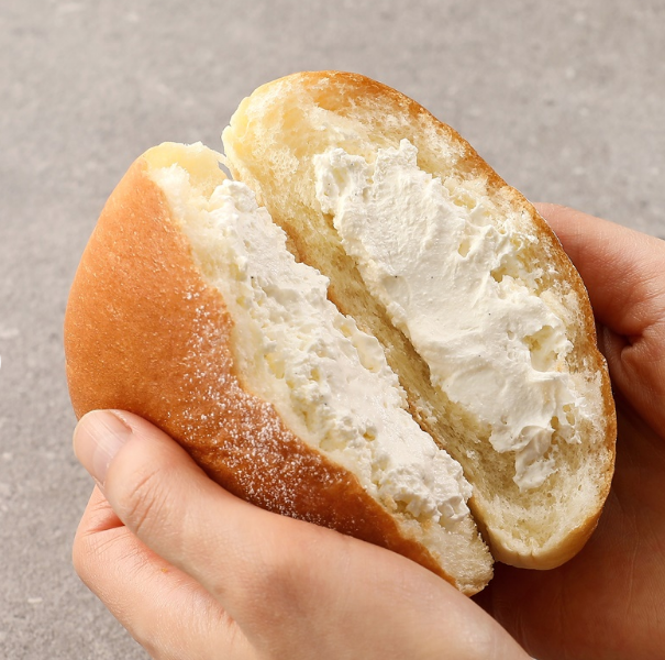 크림빵을 반으로 쪼갠모습