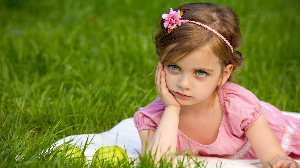&ldquo;엄마 여기 봐!&rdquo;가 멈추지 않는 이유! 아이가 놀이 중 부모를 찾는 심리 분석