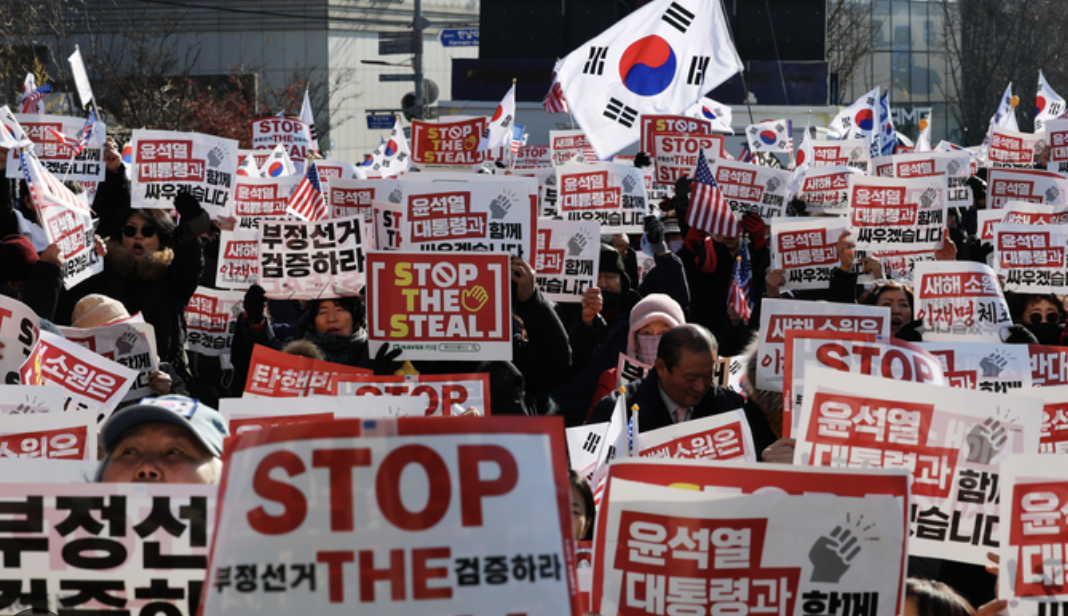 세계를 뒤흔드는 '극우'의 그림자 그 속을 파헤치다!