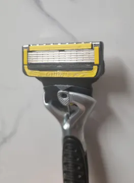 면도날 염증 유발