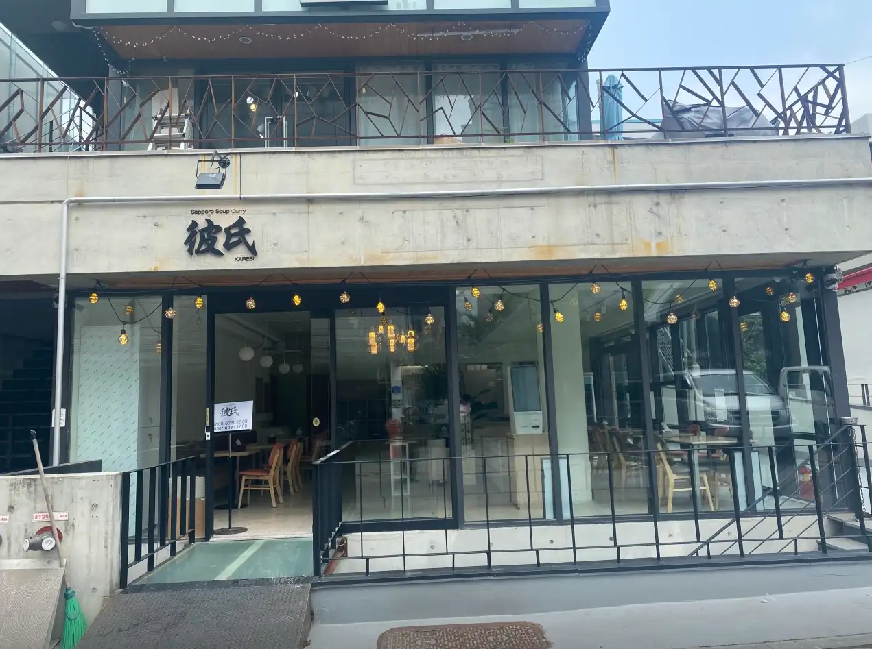 카레시-매장입구