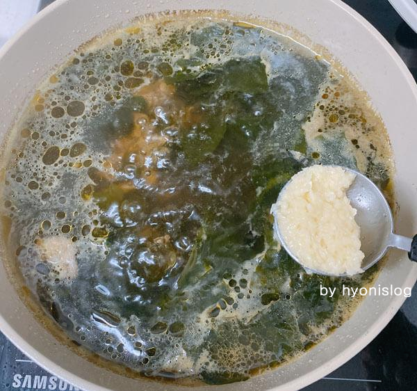 미역국_간마늘넣기