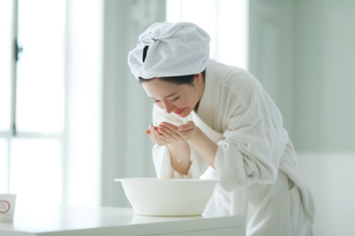 피부 나이 10년 젊게! 6가지 생활 습관으로 완성하는 동안 피부 비결