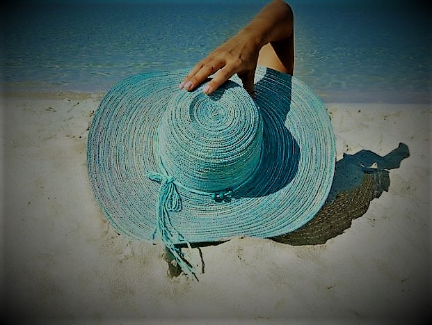 모자로 자외선 차단 모습