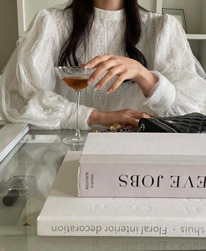 레이스 펀칭블라우스