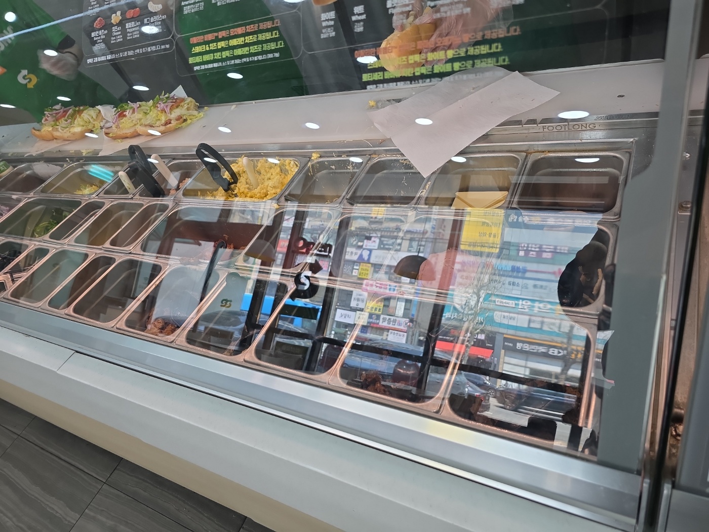 안창비프 토핑 통 가득