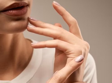 건강 신호일 수 있는 손톱 변화 원인 및 해결방법