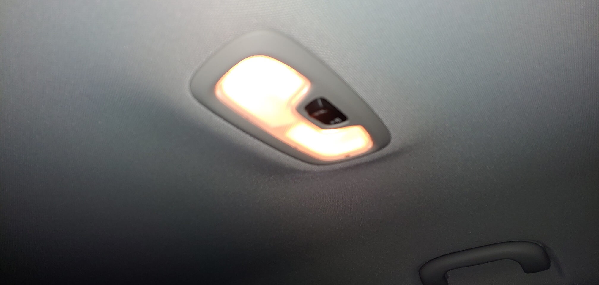 실제 차주가 알려주는 쉐보레 트랙스 크로스오버 - LED 실내등(전등) 교체하기