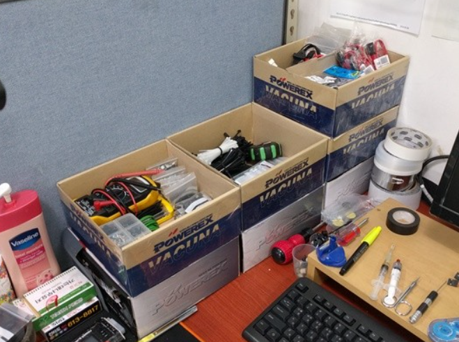 박스에 케이블 타이 보관