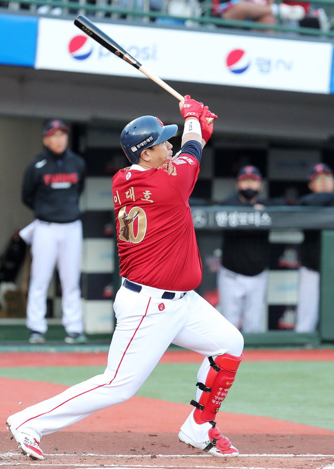 최강야구 이대호 4 연타석 홈런 대기록 빨간 장갑의 힘