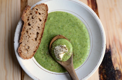 브로콜리 줄기로 만든 고소한 들깨무침