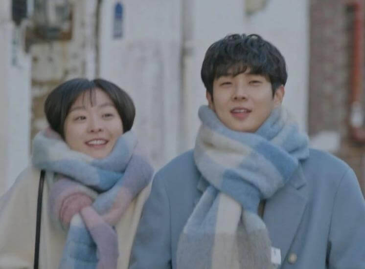 최우식 김다미 아크네 스큐디오 머플러