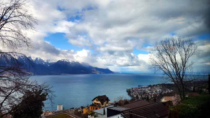 몽트뢰를 떠나는 달리는 벨 에포크 기차에서 보았던 아름다운 레만호수 풍경