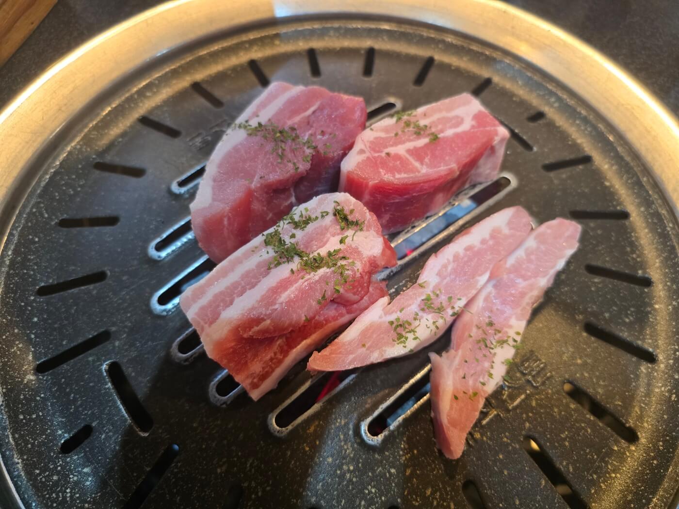 때깔 삼겹살 항정살