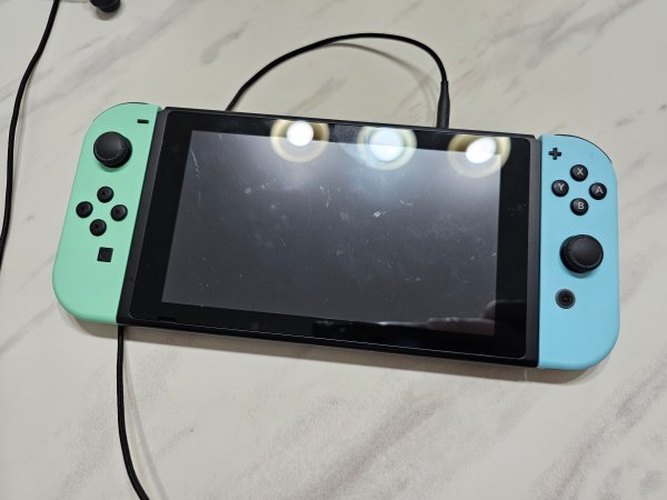 테이블위에-놓여진-닌텐도-스위치