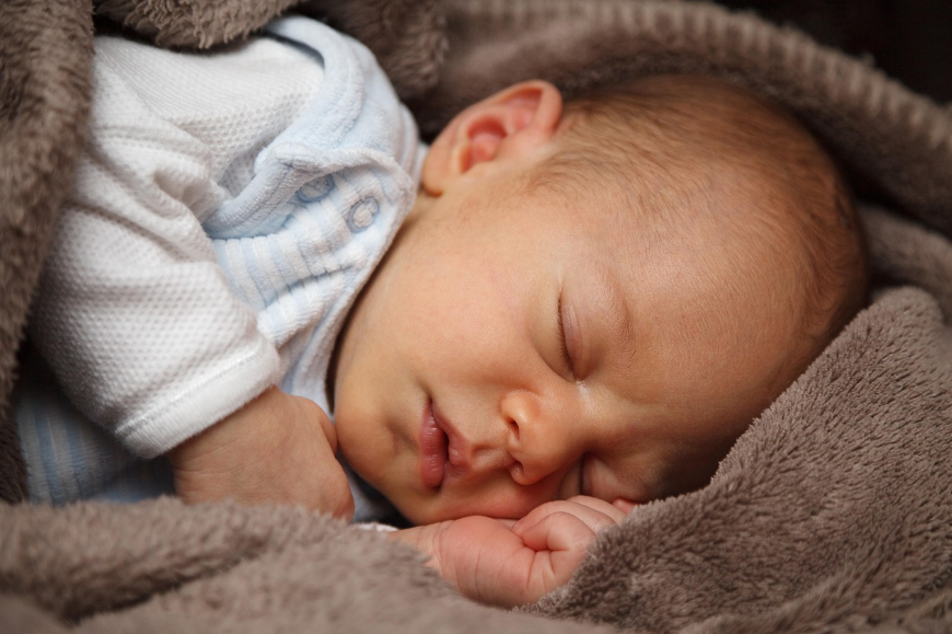 잠자는 아기