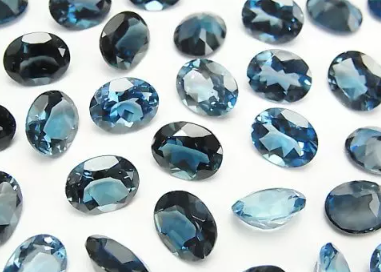 런던 블루 토파즈는 11월의 탄생석으로 성실, 지성, 탐구심 등의 석어 등이 있어.