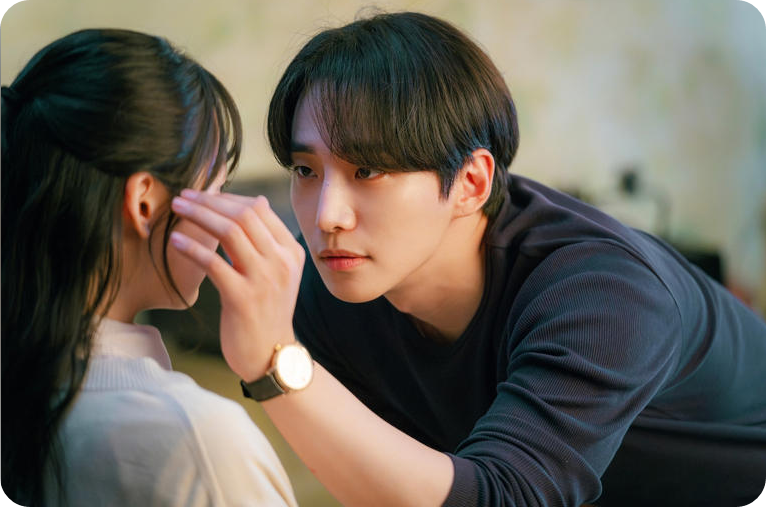 이준호, &lsquo;태풍상사&rsquo;로 2주 연속 화제성 1위 &ndash; 로맨스 장인의 귀환 [사진=tvN, 경향신문]