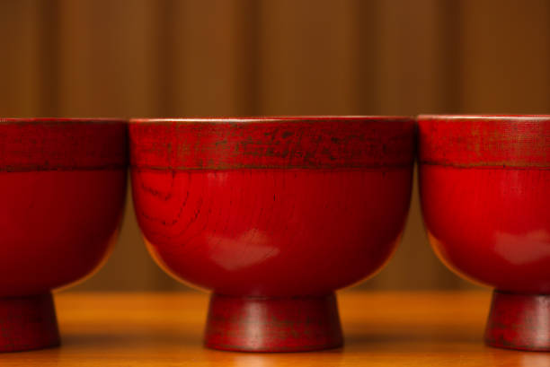 나전칠기의 현대적 변주: 스마트폰 케이스와 가구 디자인